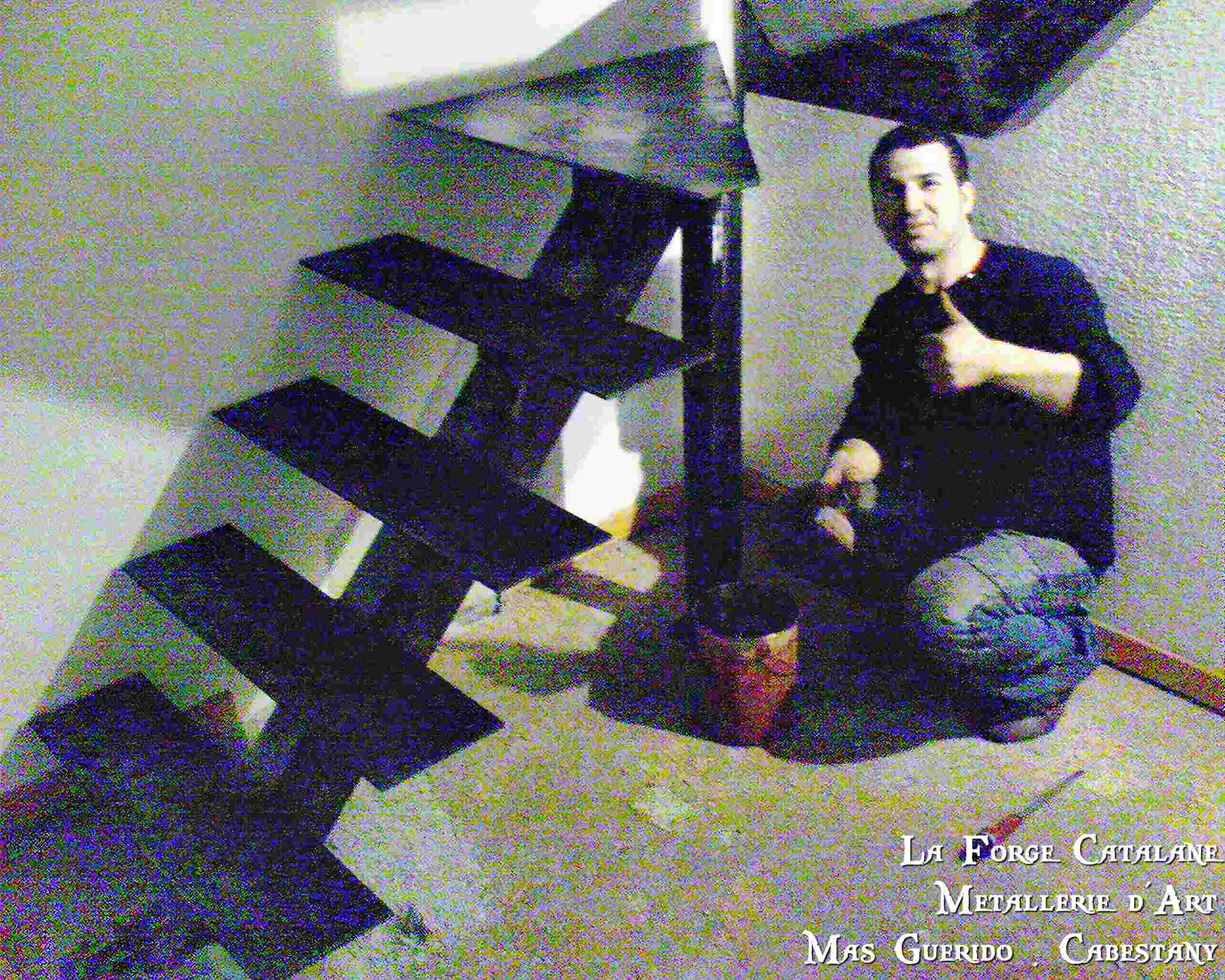 escalier limon central marche fer  forge catalane.jpg